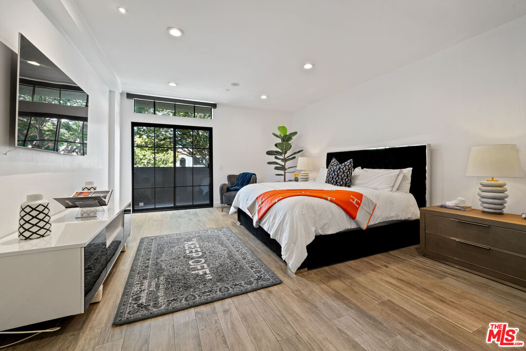 235 S Reeves Dr Unit: 101