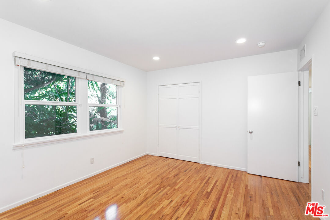 9534 Gloaming Dr