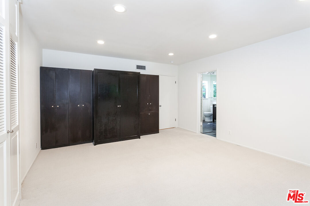 9534 Gloaming Dr
