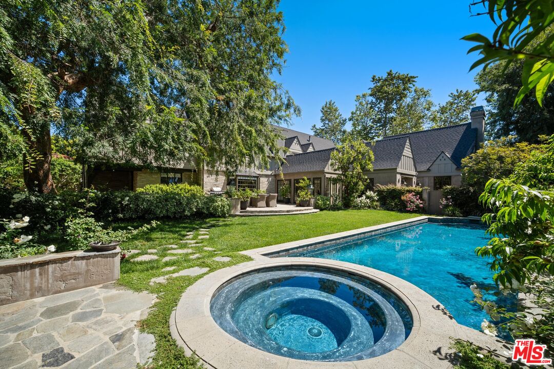 143 S Muirfield Dr