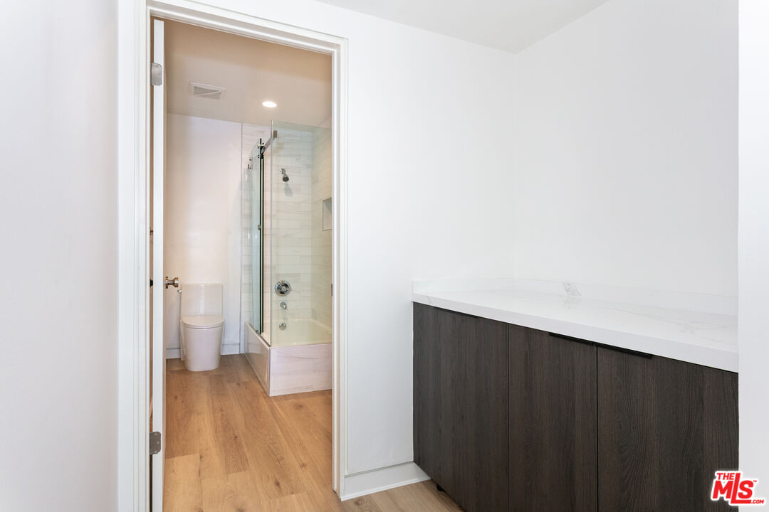 301 S Rexford Dr Unit: 1