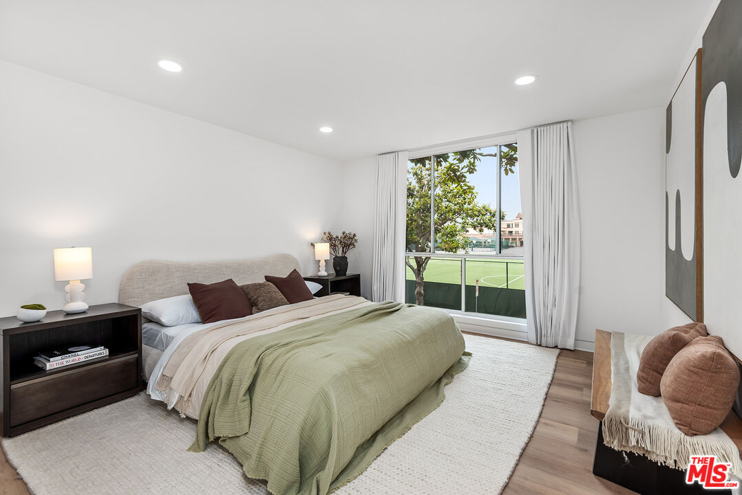 301 S Rexford Dr Unit: 4