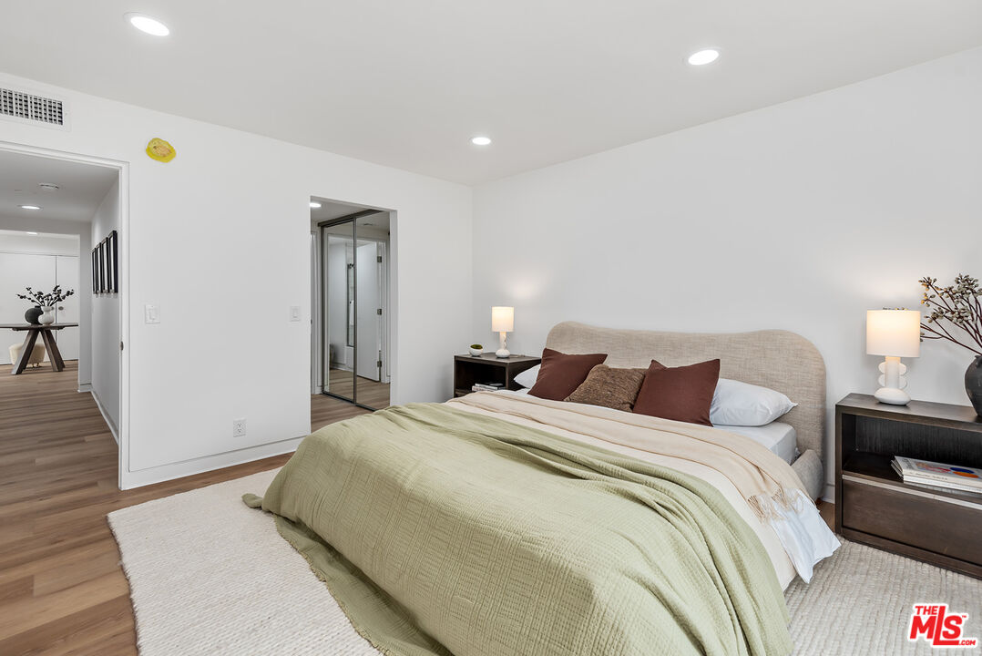 301 S Rexford Dr Unit: 4