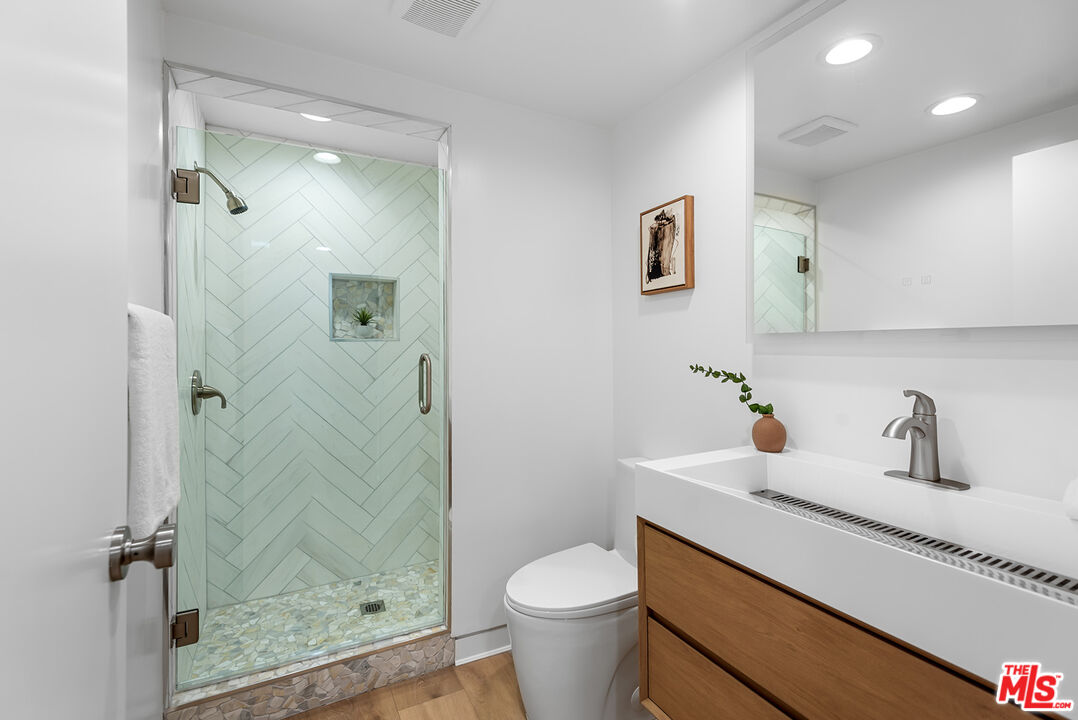 301 S Rexford Dr Unit: 4