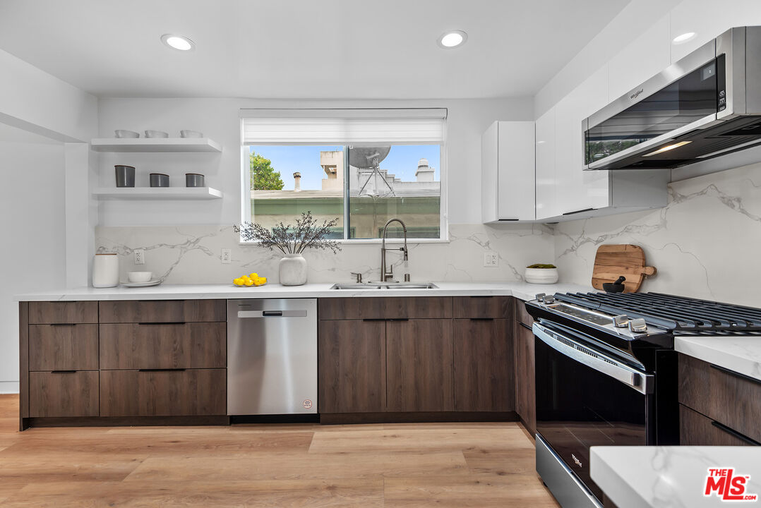 301 S Rexford Dr Unit: 4