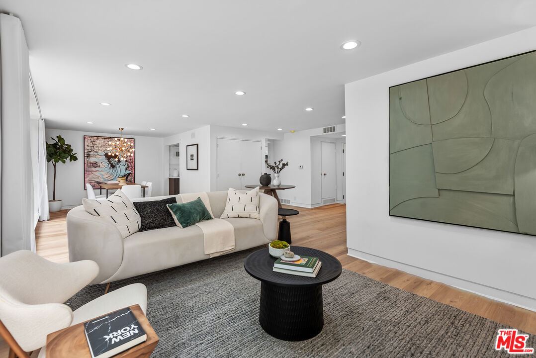 301 S Rexford Dr Unit: 4