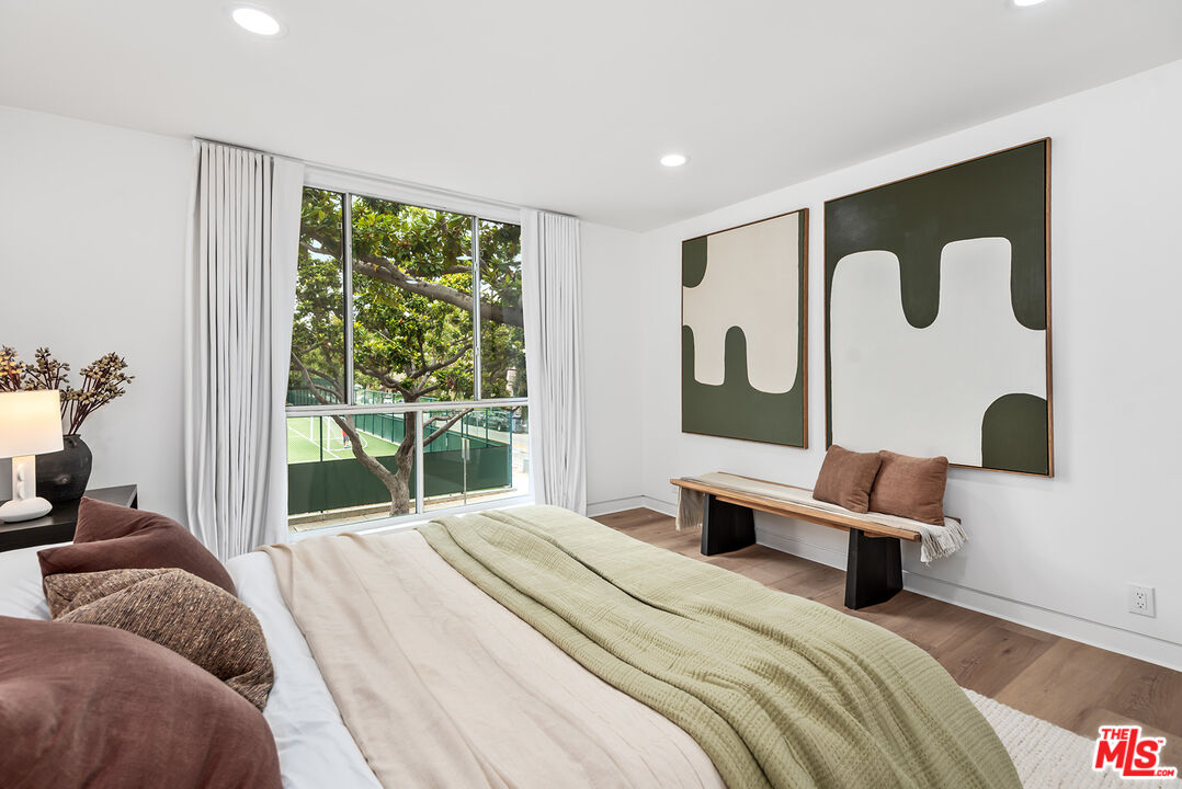 301 S Rexford Dr Unit: 6