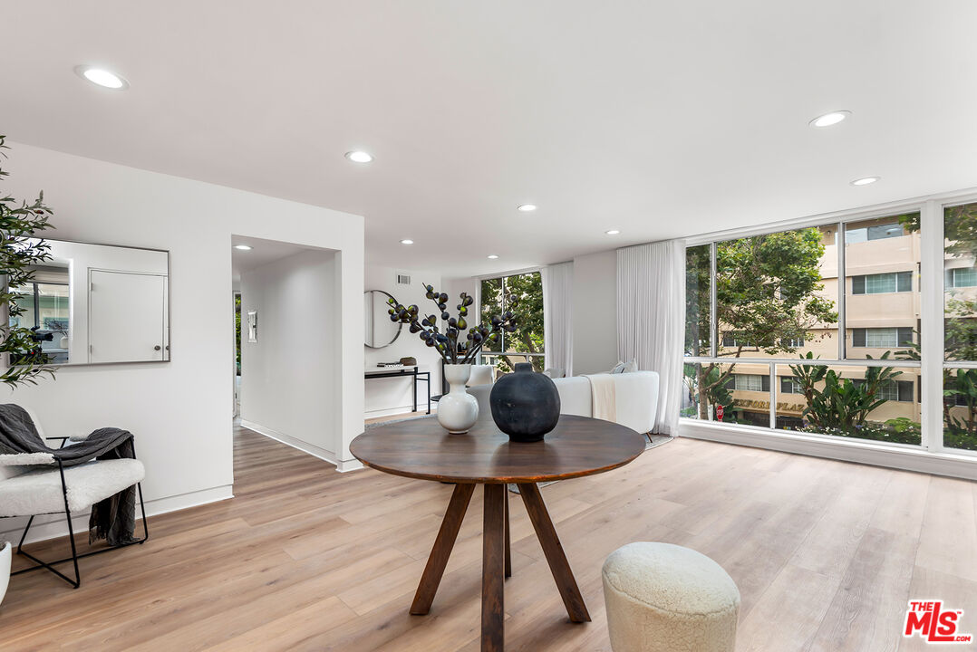 301 S Rexford Dr Unit: 6