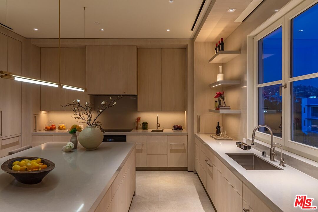 455 N Palm Dr Unit: PH