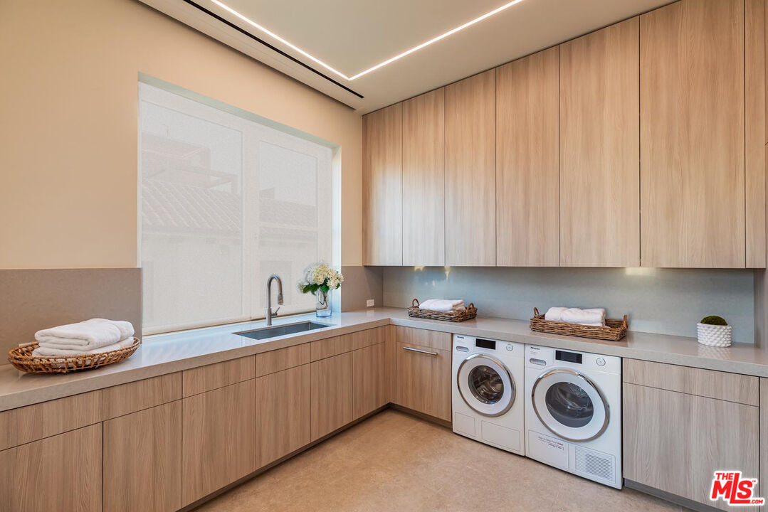 455 N Palm Dr Unit: PH