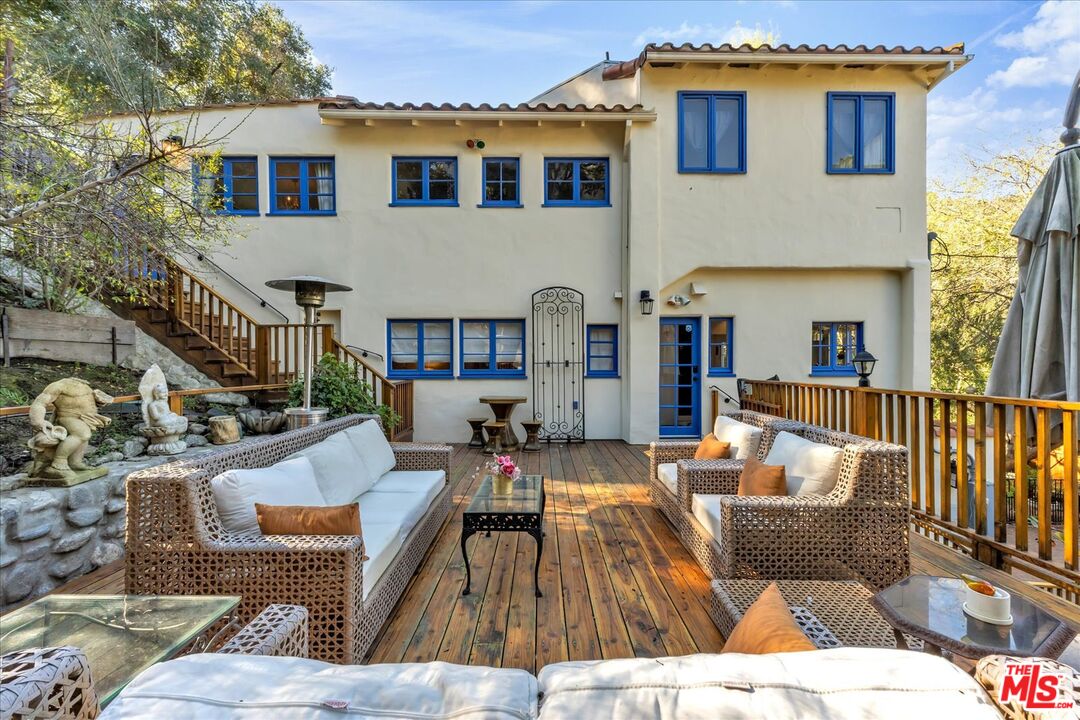 2270 Benedict Canyon Dr