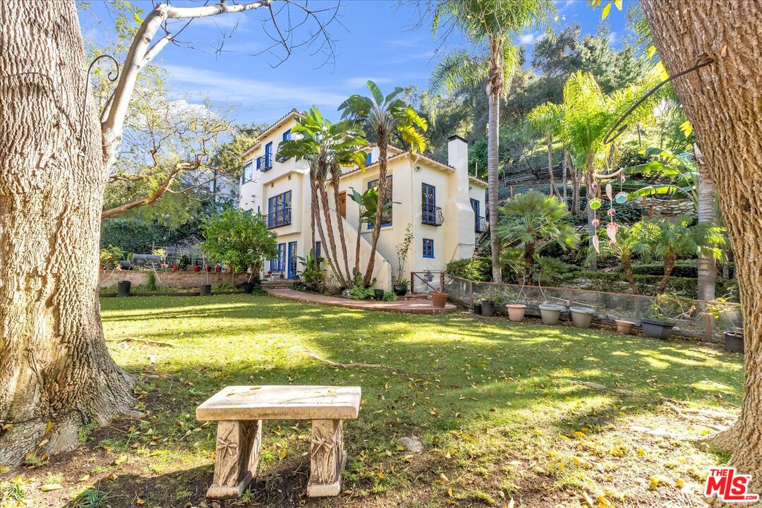 2270 Benedict Canyon Dr