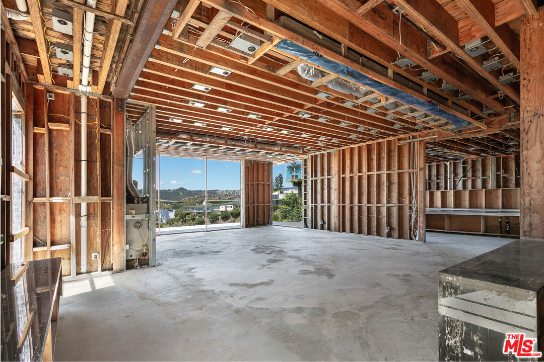 1227 Roberto Ln