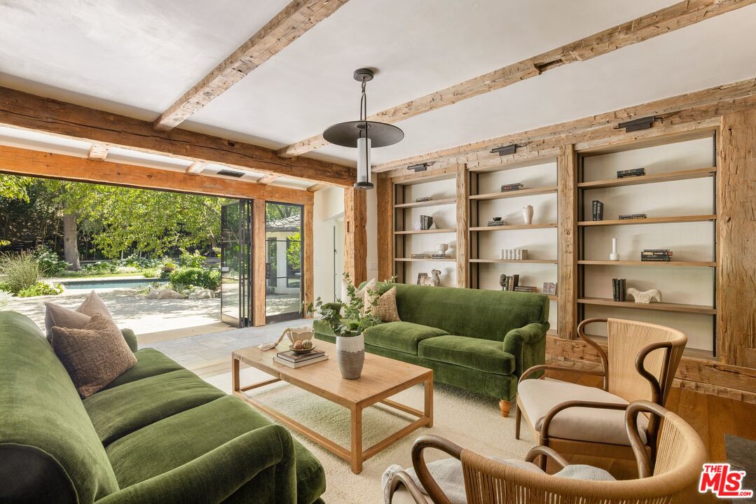 3099 Mandeville Canyon Rd