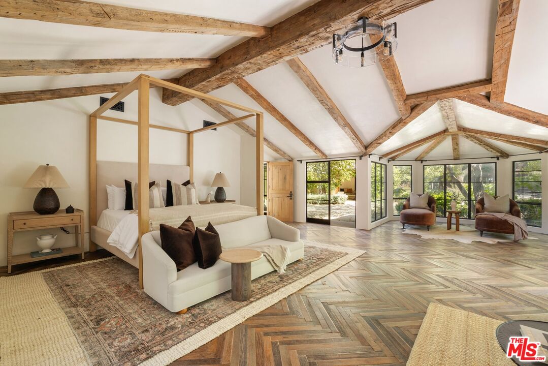 3099 Mandeville Canyon Rd