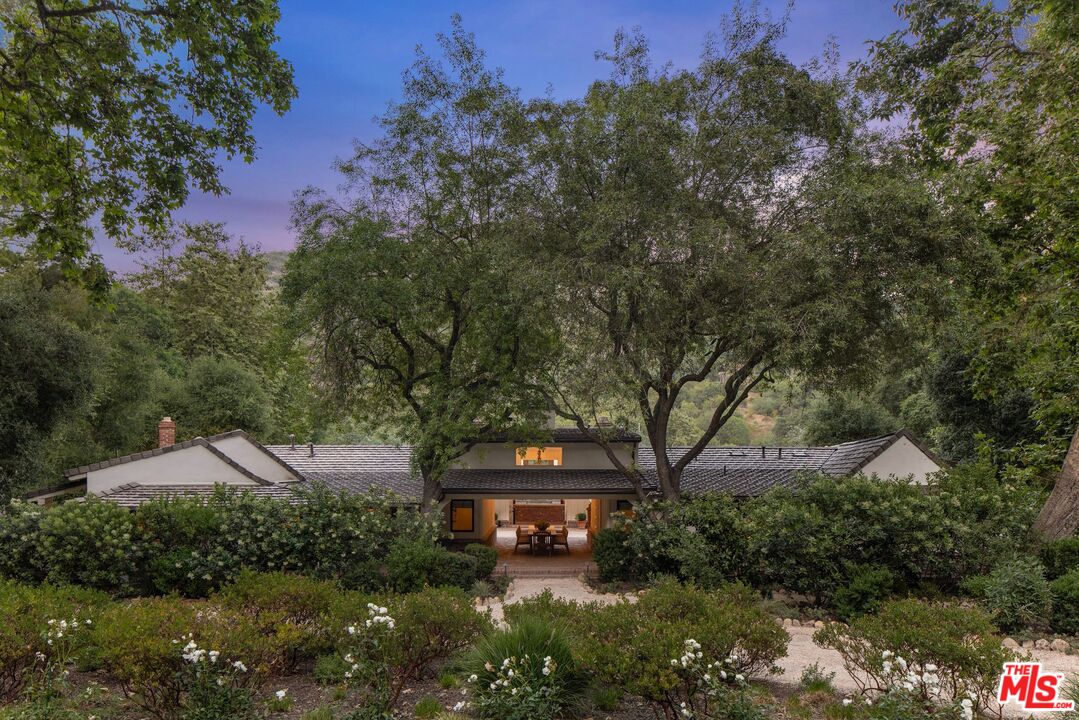 3099 Mandeville Canyon Rd