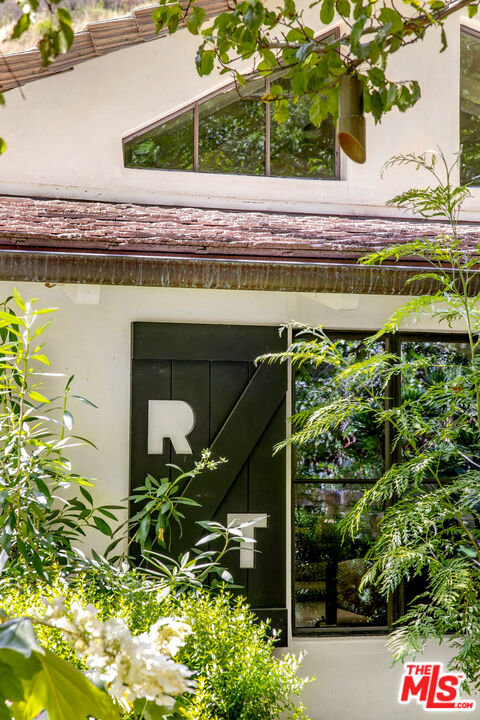 3099 Mandeville Canyon Rd