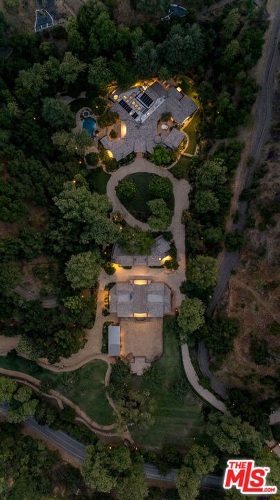 3099 Mandeville Canyon Rd