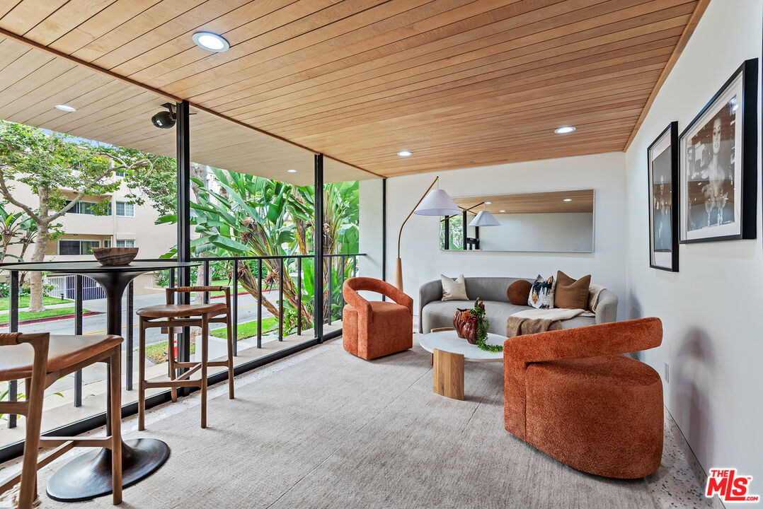 301 S Rexford Dr Unit: 1