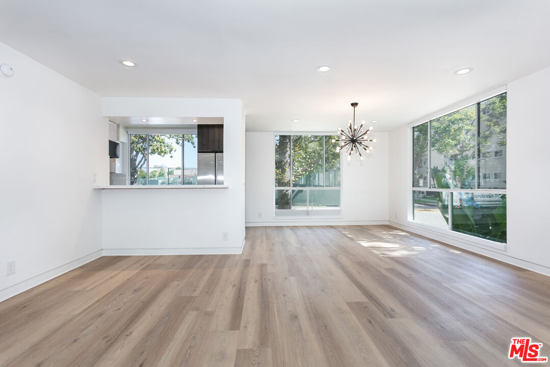 301 S Rexford Dr Unit: 1