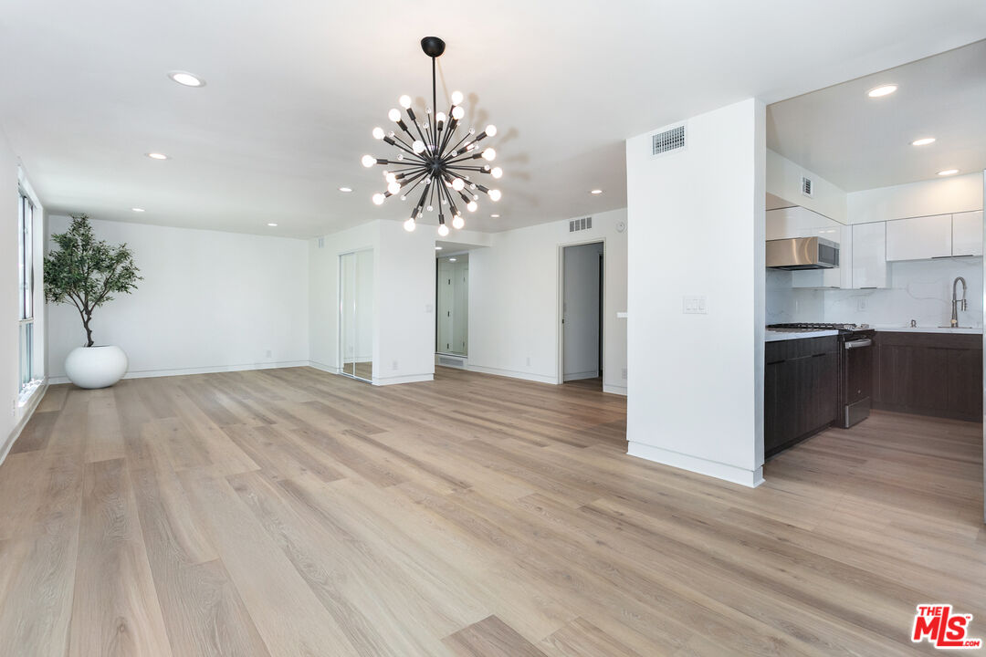 301 S Rexford Dr Unit: 1