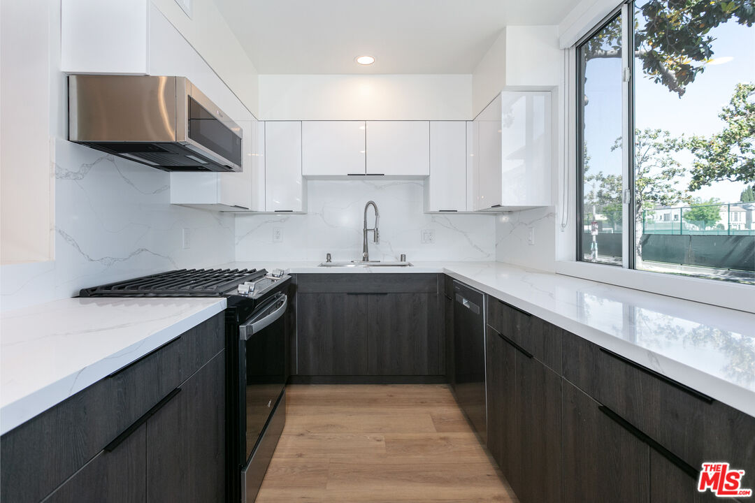 301 S Rexford Dr Unit: 1