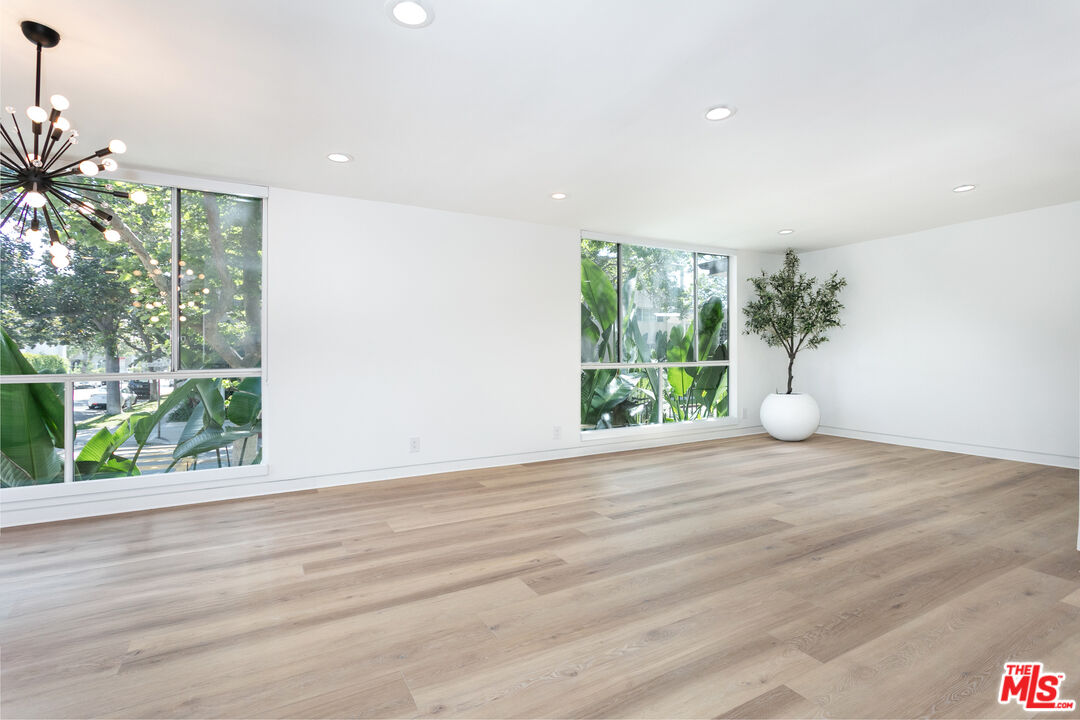 301 S Rexford Dr Unit: 1