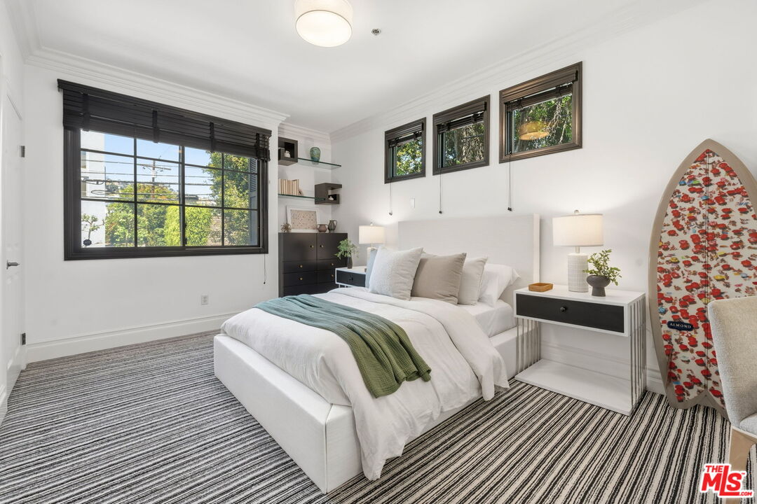 850 N Croft Ave Unit: 202