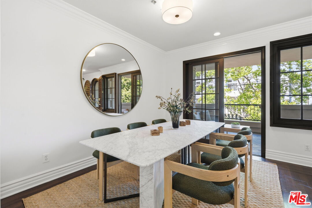 850 N Croft Ave Unit: 202