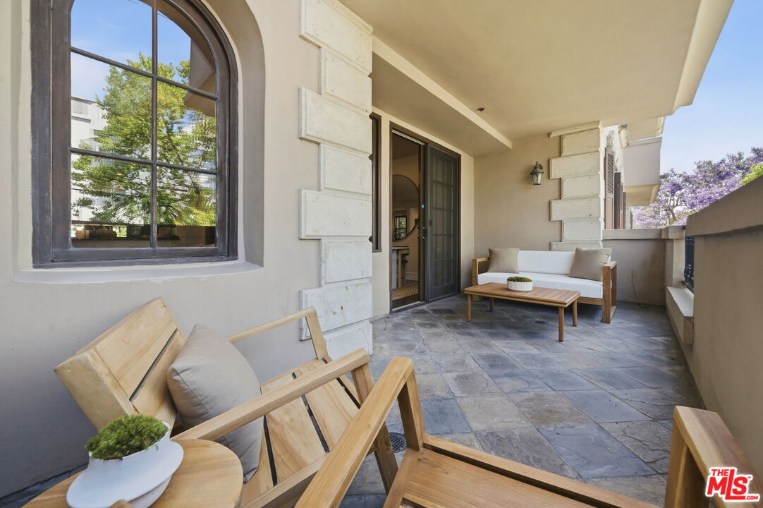 850 N Croft Ave Unit: 202