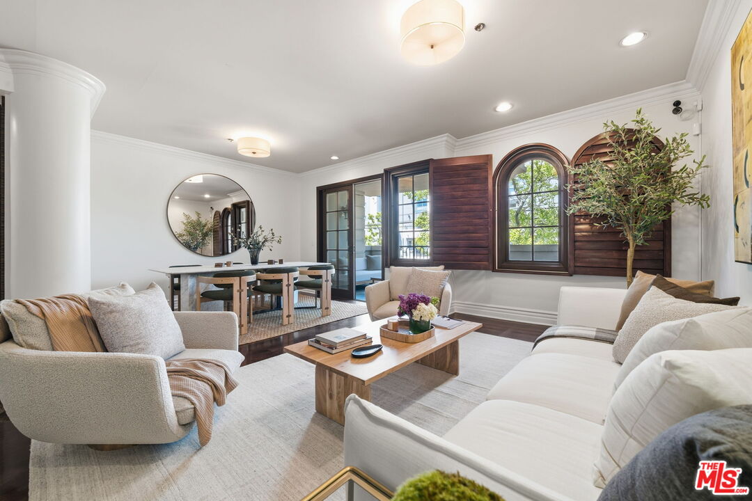 850 N Croft Ave Unit: 202