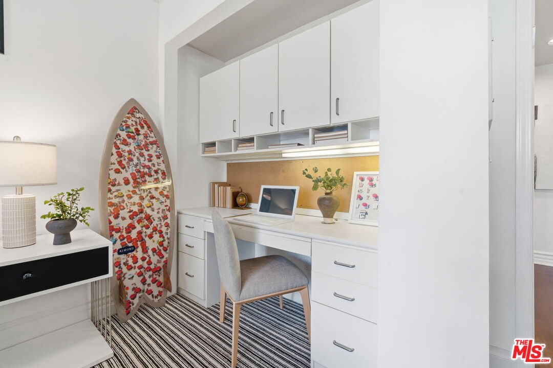 850 N Croft Ave Unit: 202