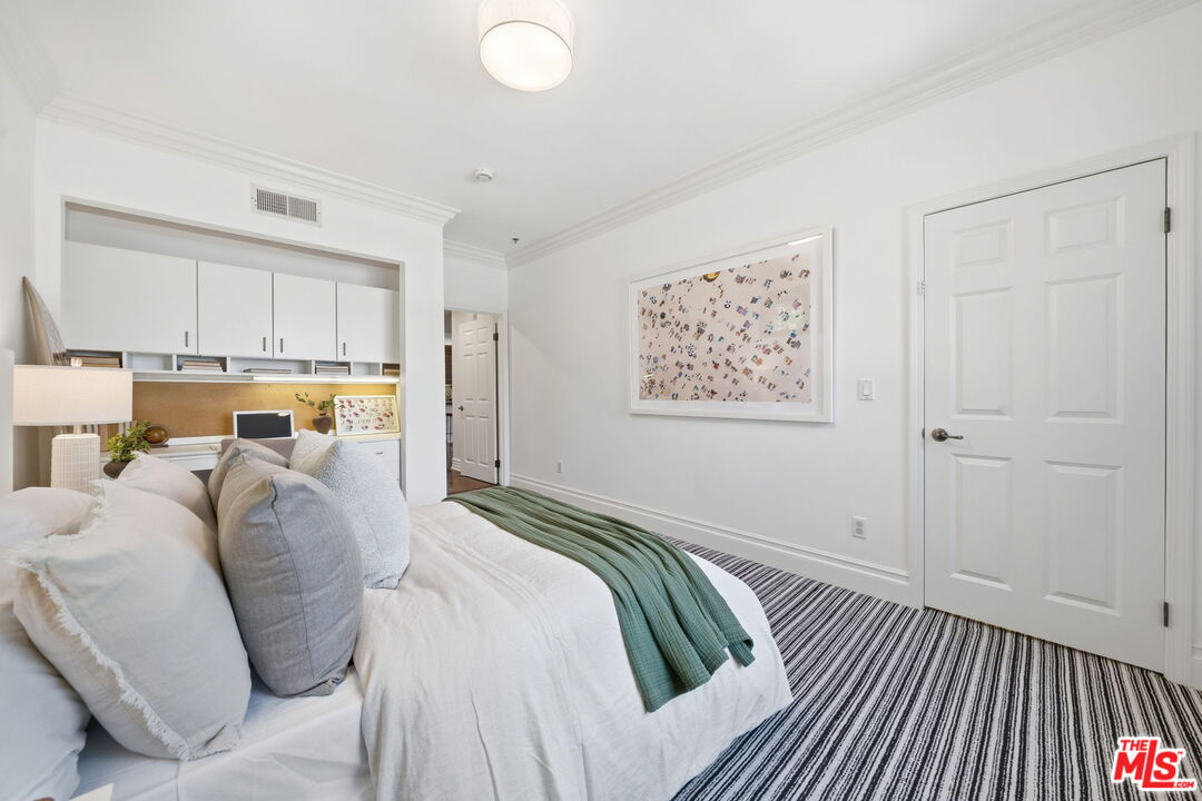 850 N Croft Ave Unit: 202