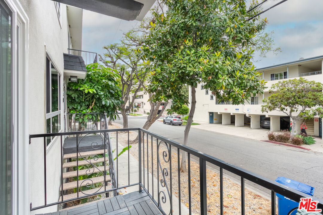 560 N KINGS RD Unit: 4