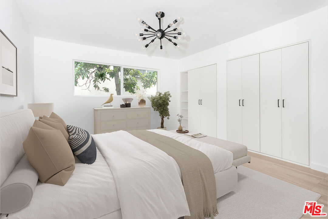 560 N KINGS RD Unit: 4