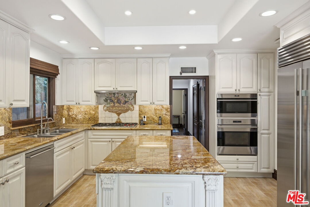 2108 San Ysidro Dr