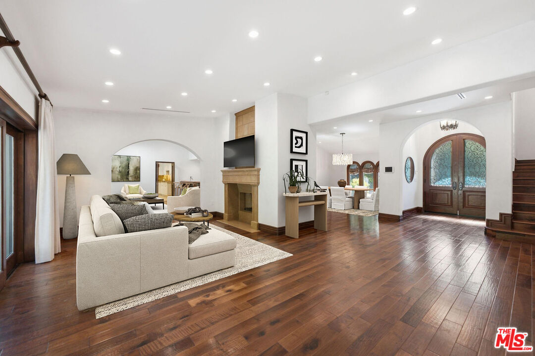 2108 San Ysidro Dr