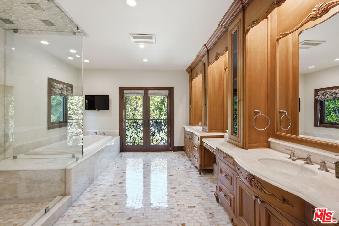 2108 San Ysidro Dr