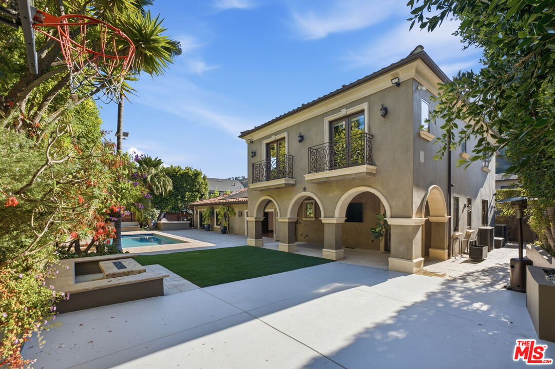 2108 San Ysidro Dr