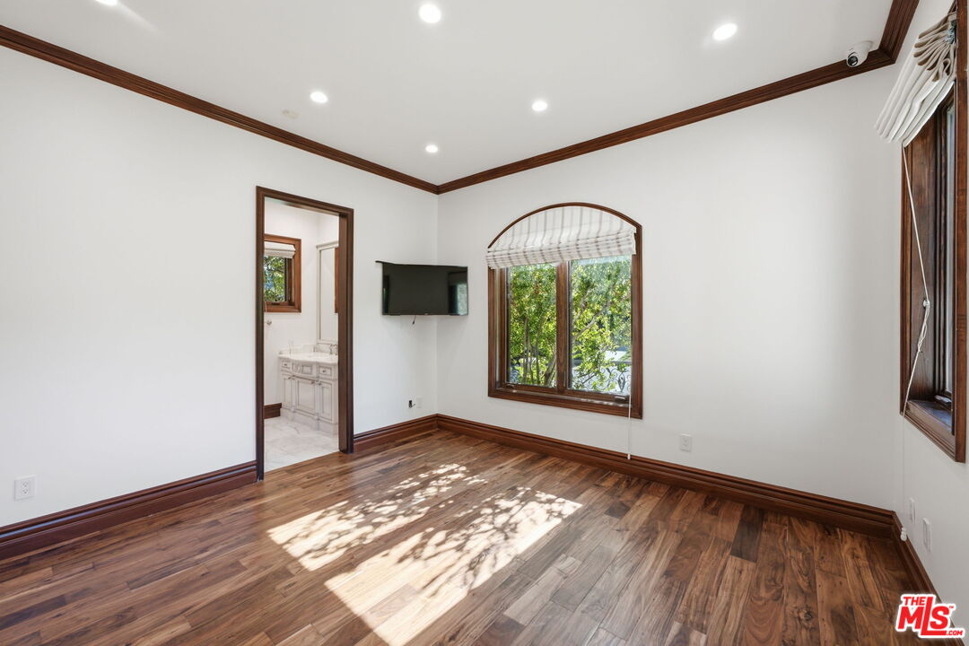 2108 San Ysidro Dr