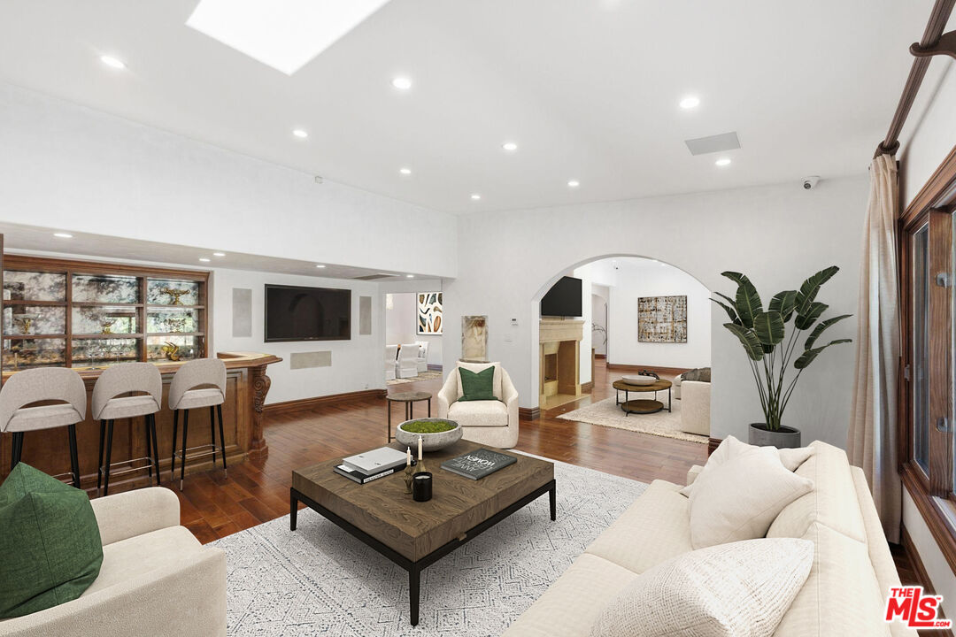 2108 San Ysidro Dr