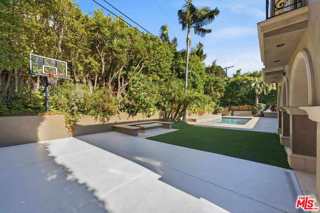 2108 San Ysidro Dr