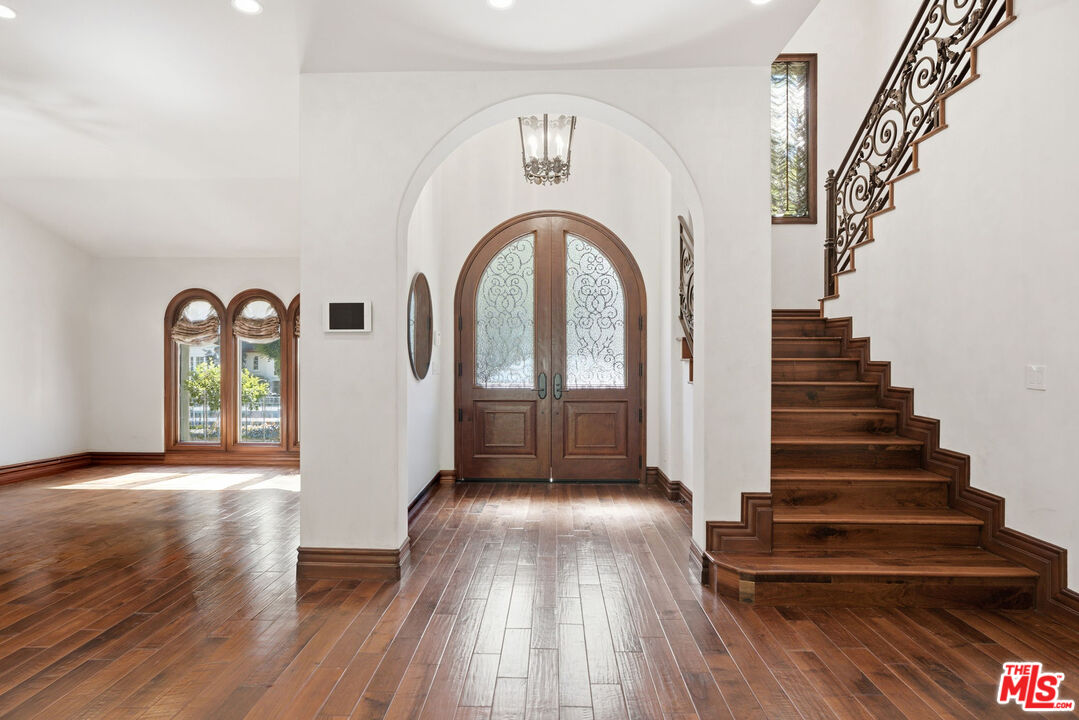 2108 San Ysidro Dr