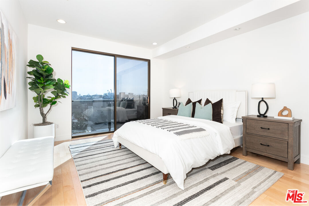 121 S Canon Dr Unit: 402
