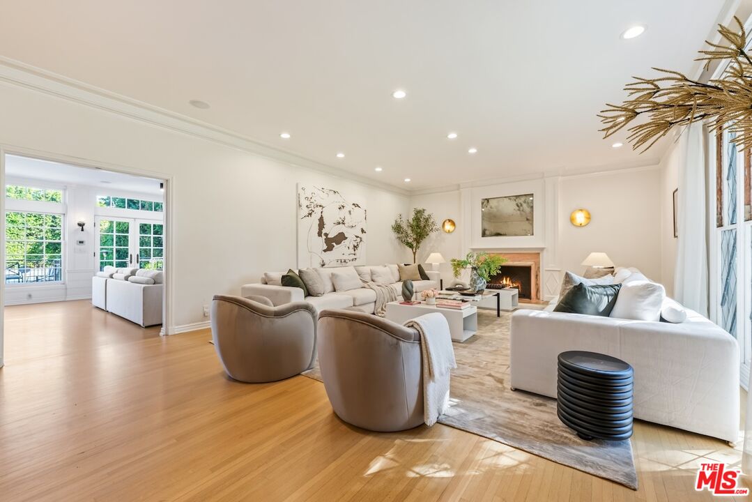 628 N Sierra Dr