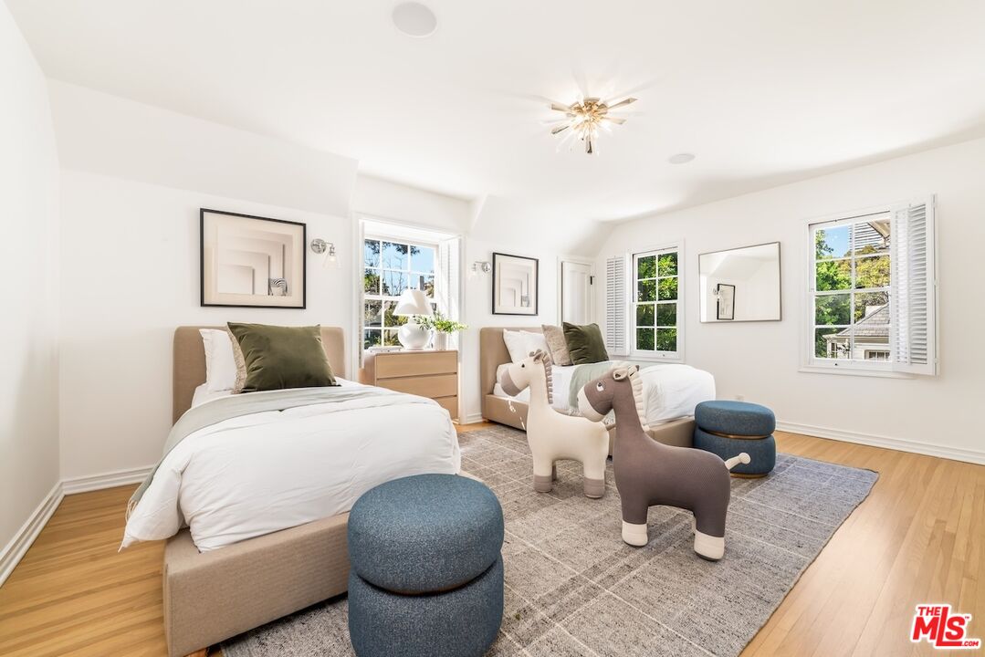 628 N Sierra Dr