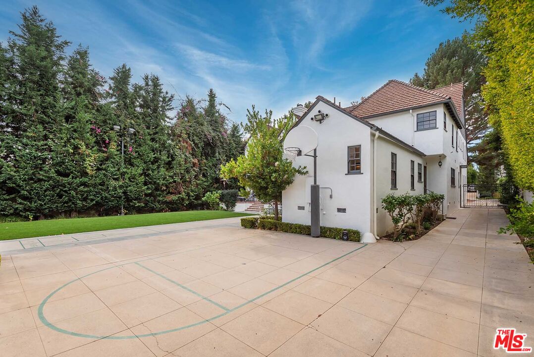 628 N Sierra Dr