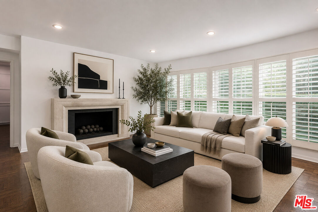 2559 Hutton Dr
