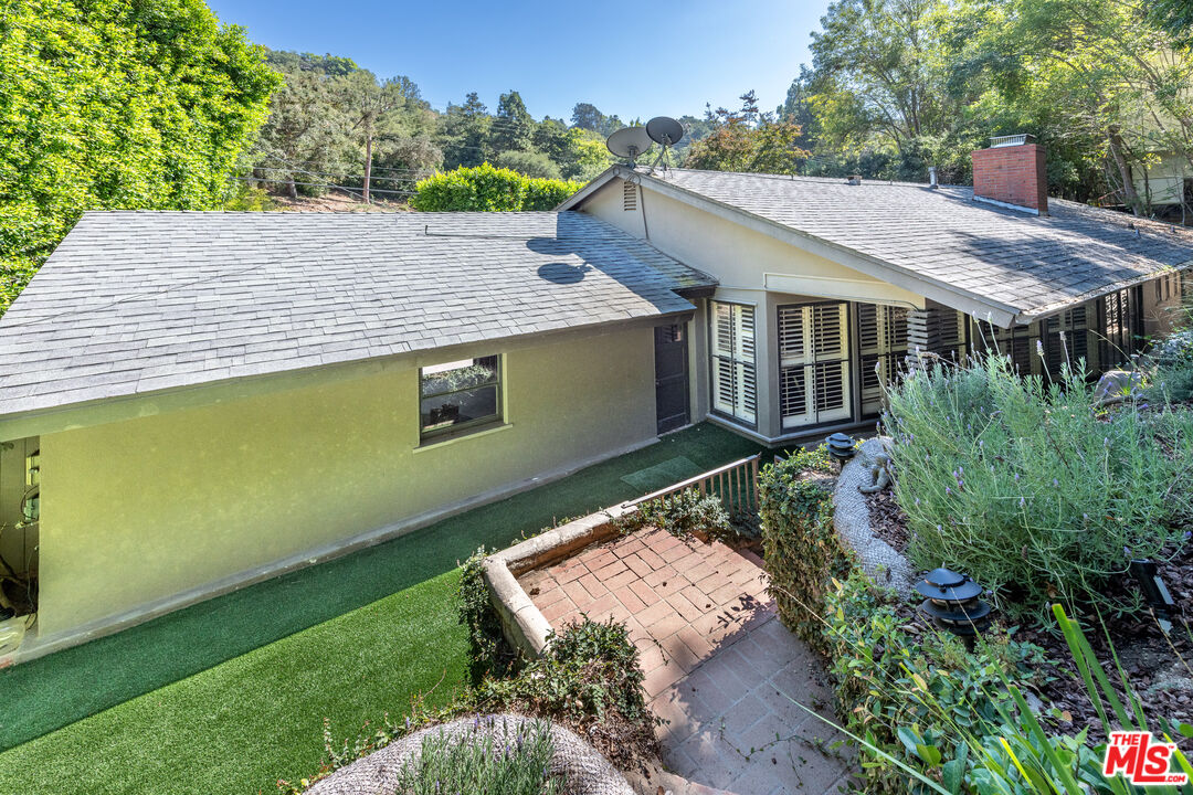 2559 Hutton Dr