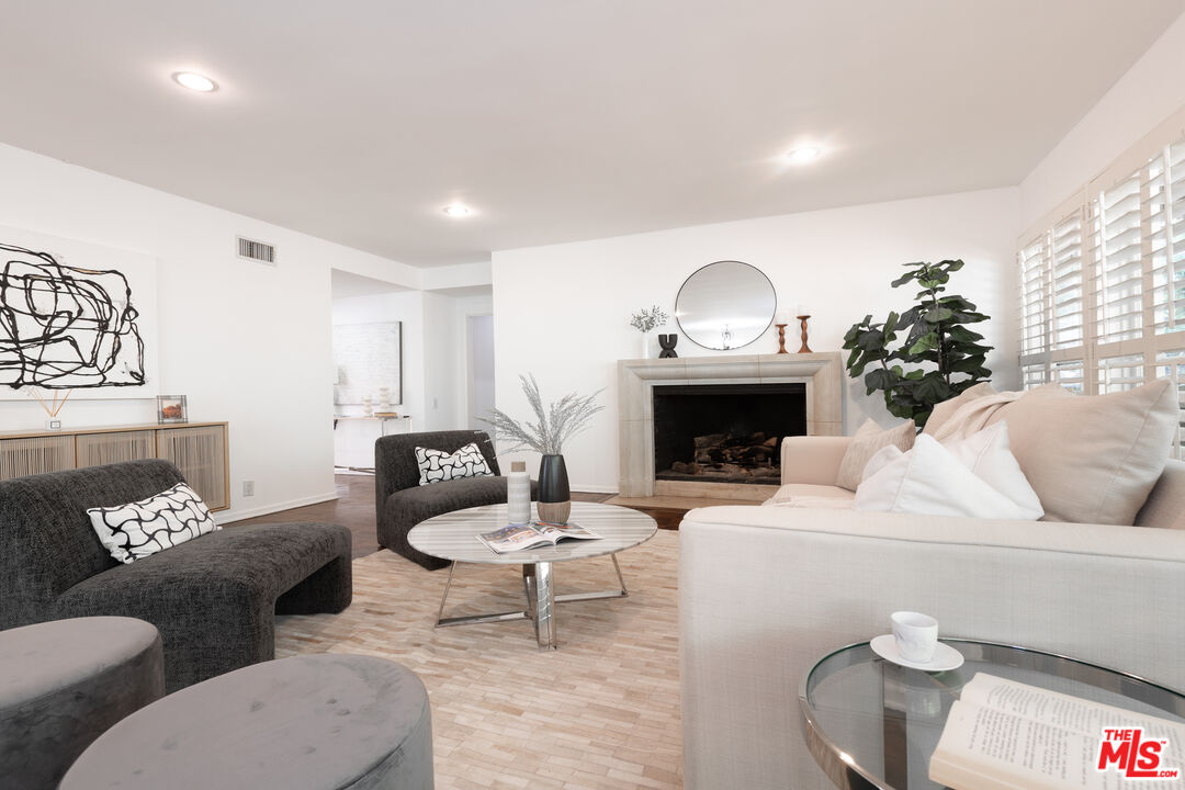 2559 Hutton Dr